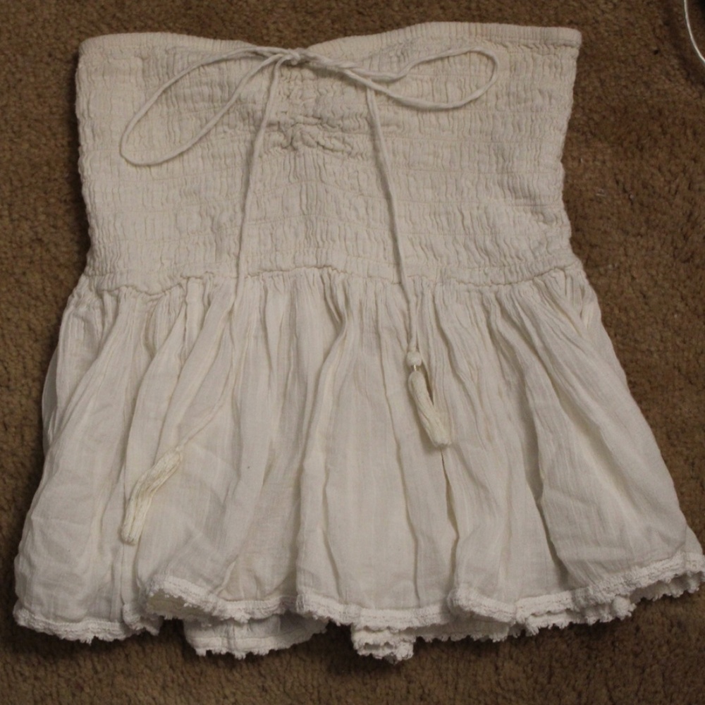 Flowy AE strapless top